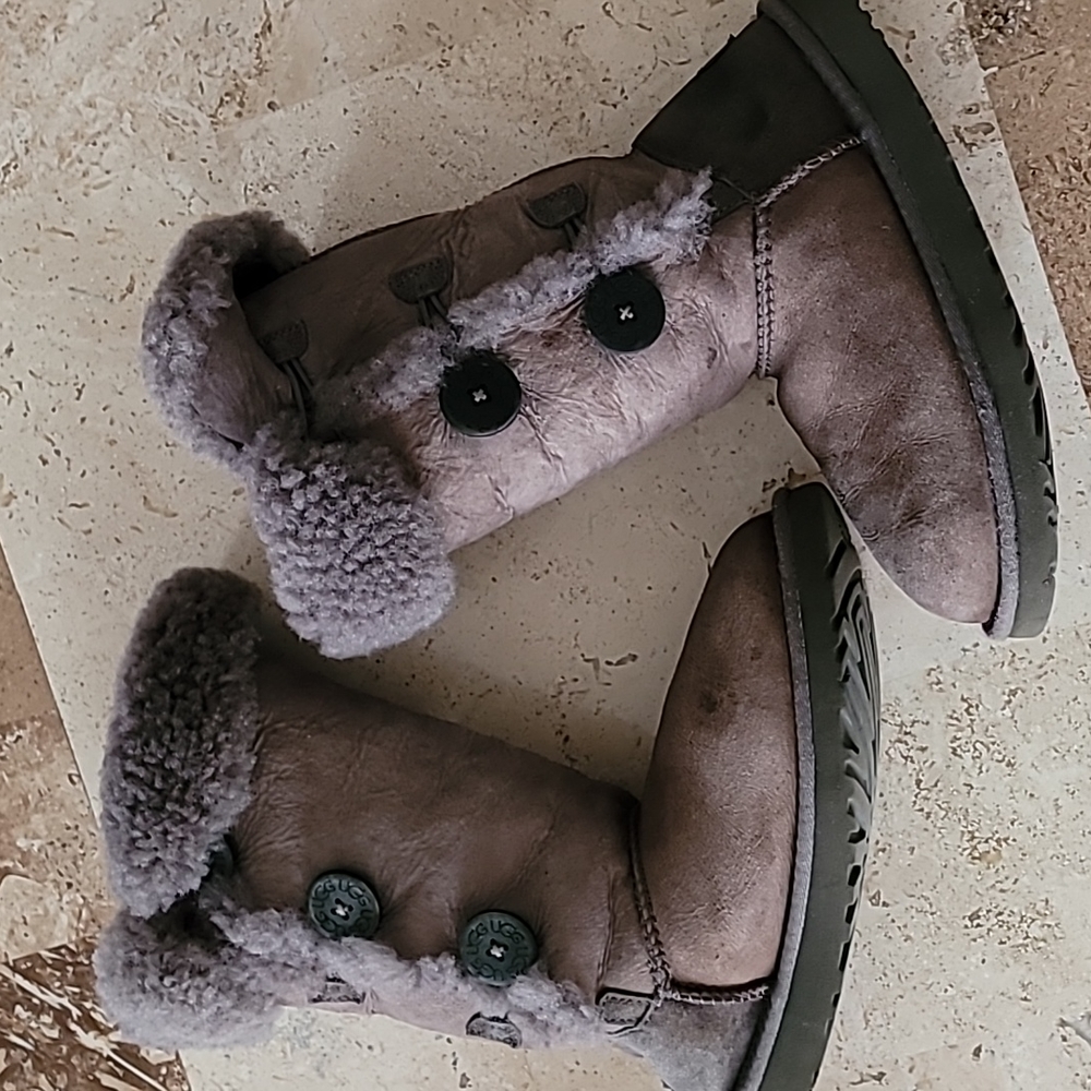 UGG tall Bailey gray boots with 3 side buttons Size 7